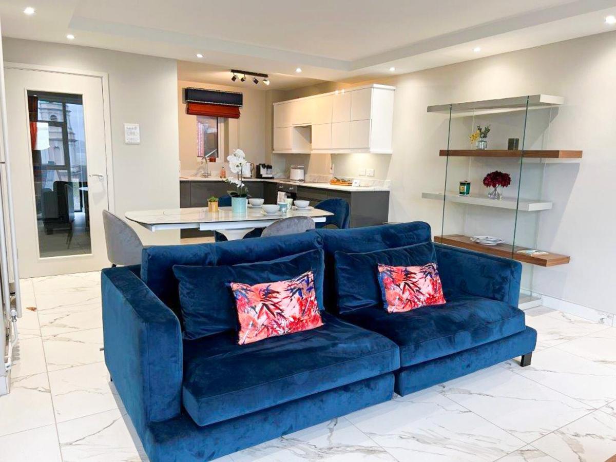 Modern Luxurious Apartment W/ Patio Balcony & View Jordanstown Dış mekan fotoğraf