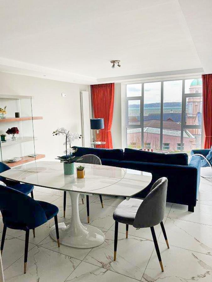 Modern Luxurious Apartment W/ Patio Balcony & View Jordanstown Dış mekan fotoğraf