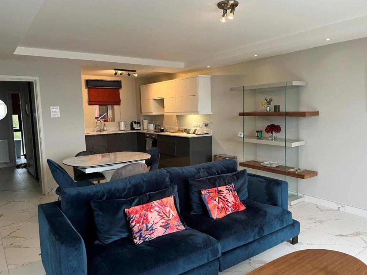 Modern Luxurious Apartment W/ Patio Balcony & View Jordanstown Dış mekan fotoğraf