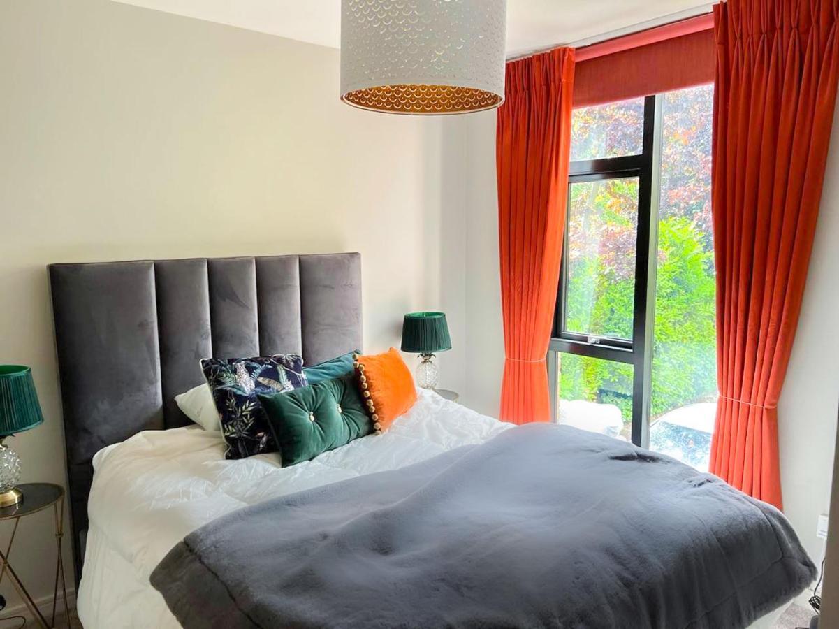 Modern Luxurious Apartment W/ Patio Balcony & View Jordanstown Dış mekan fotoğraf